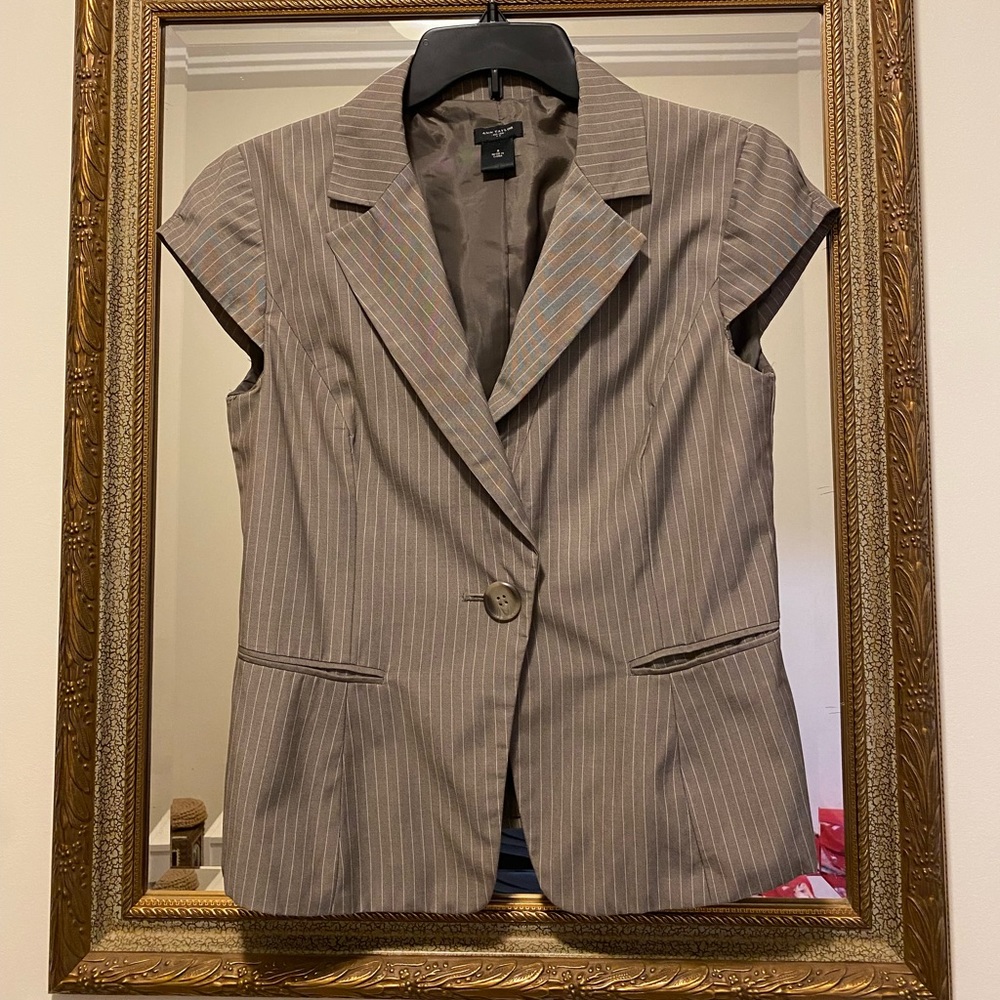 EUC Ann Taylor short sleeved blazer